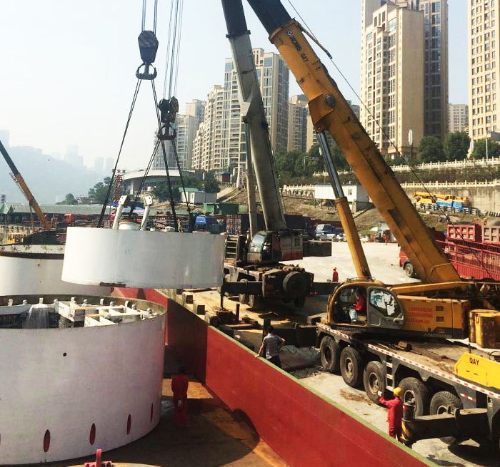 广东吊车作业中